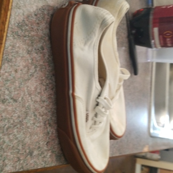 Van's - Picture 3 of 5